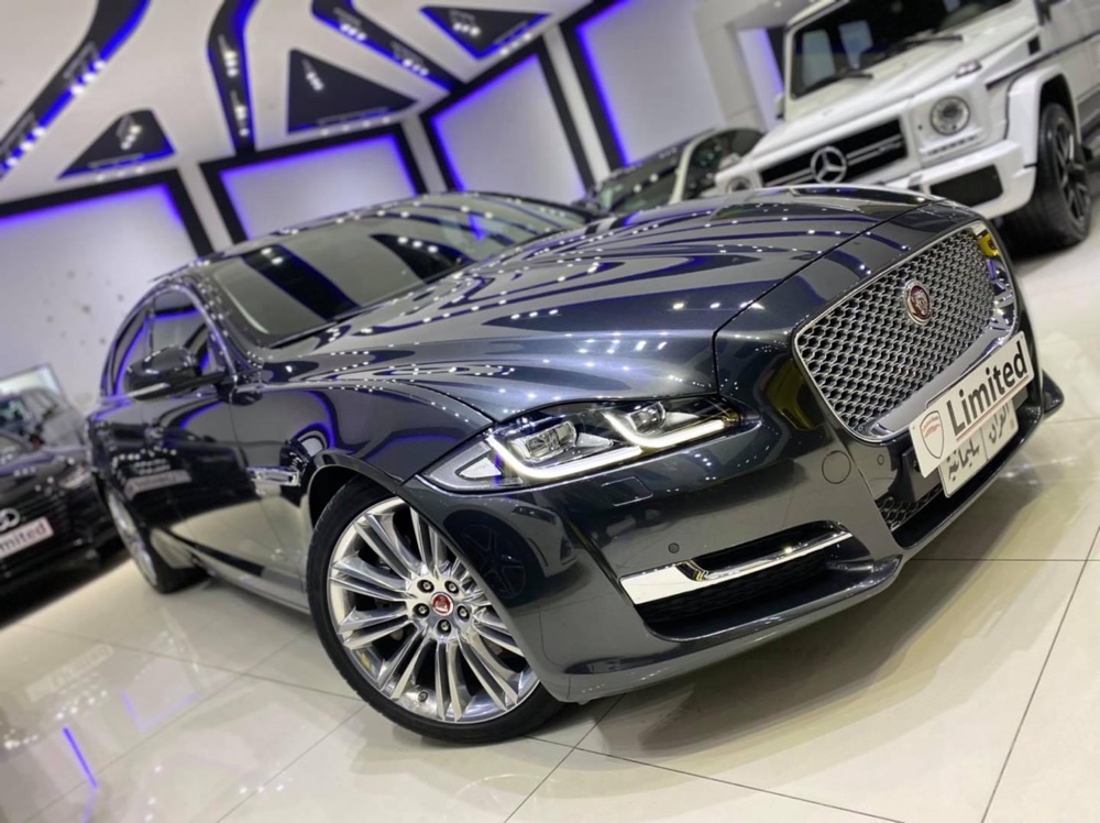 Jaguar XJ